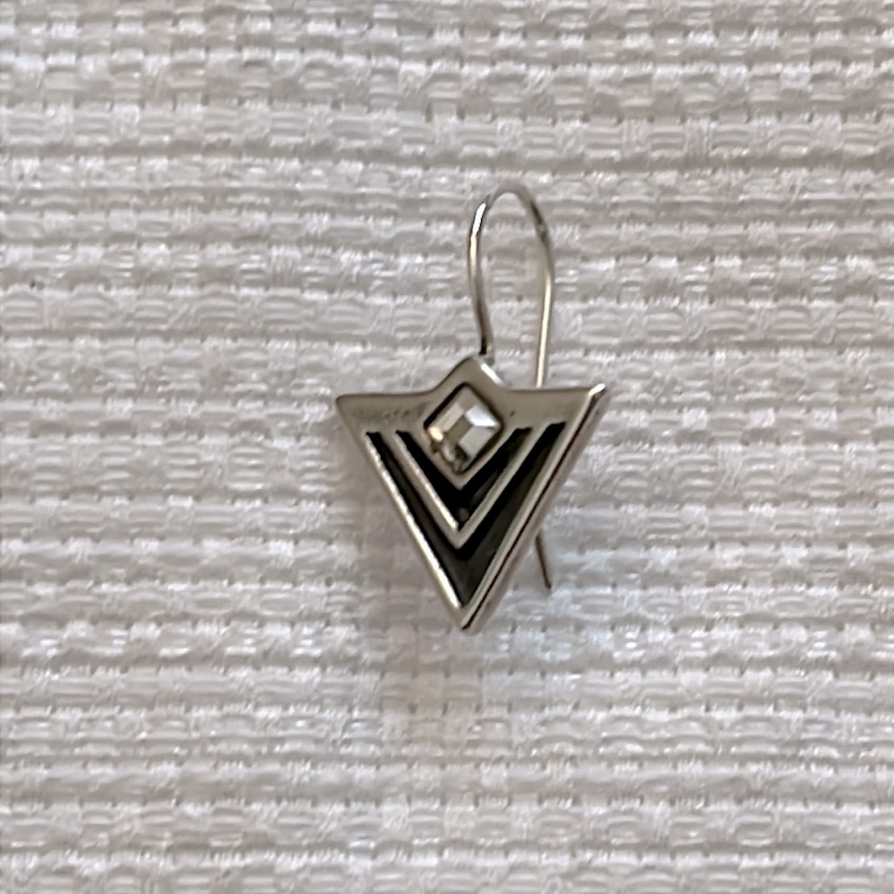 SILPADA STERLING SILVER ICONIC LOGO DESIGN SINGLE EARRING